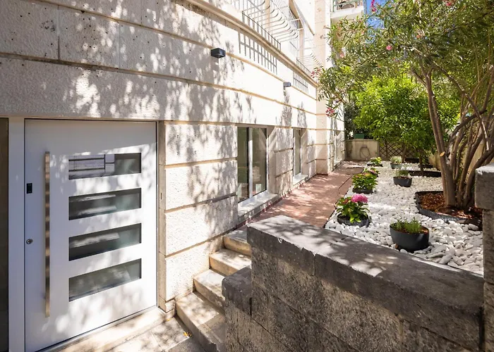 Grand Pearl Luxury Retreat דירה