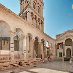 Grand Pearl Luxury Retreat * Split